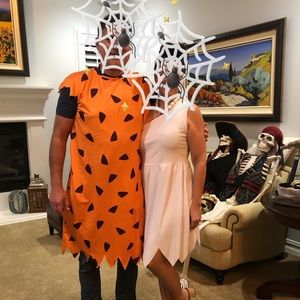 Wilma Flintstone women costume size large with necklace and earrings EUC